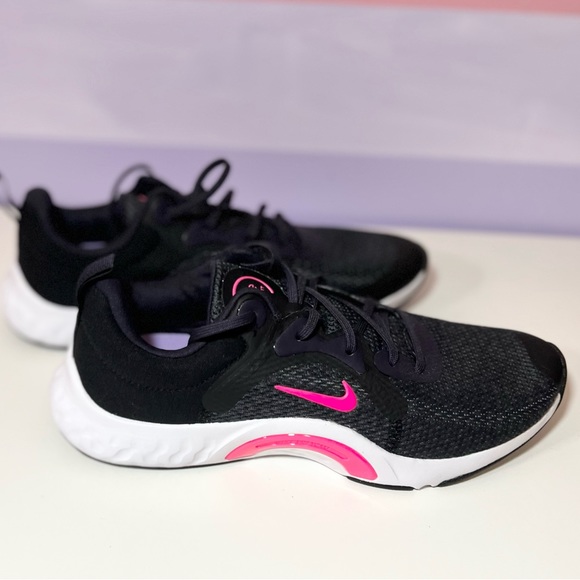 Nike woman’s running shoes size 8 black and hot pink - Picture 8 of 8